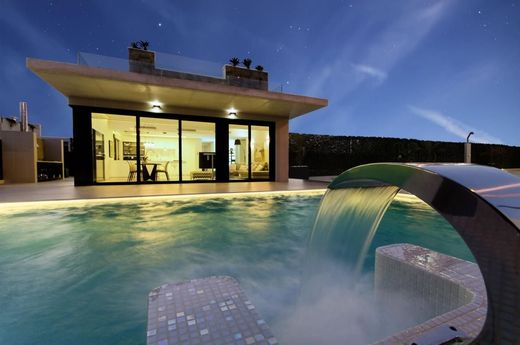 Villa in Playas de Orihuela, Alicante