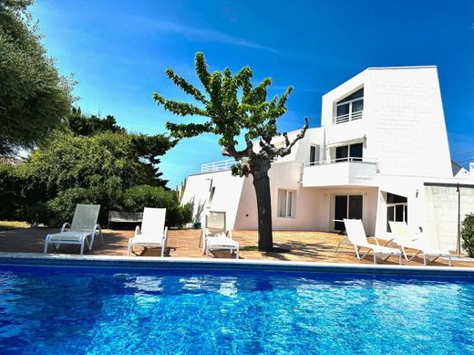 Villa in Es Castell, Balearen