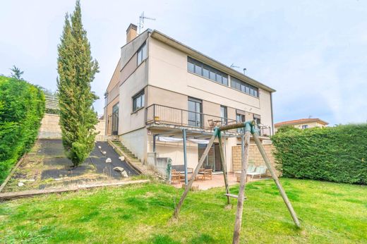 Twee-onder-een-kapwoning in Beriáin, Provincia de Navarra