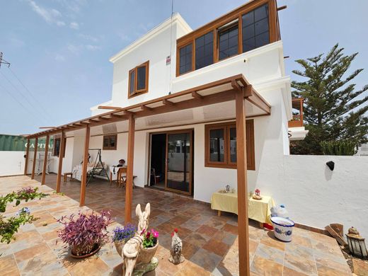 Luxury home in Tinajo, Province of Las Palmas