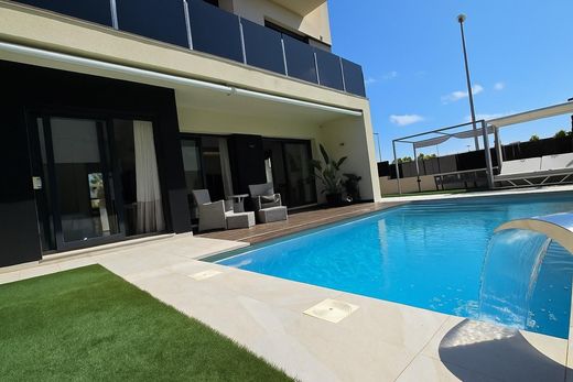 Villa a Playas de Orihuela, Provincia de Alicante