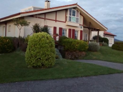 Detached House in Barrika, Biscay