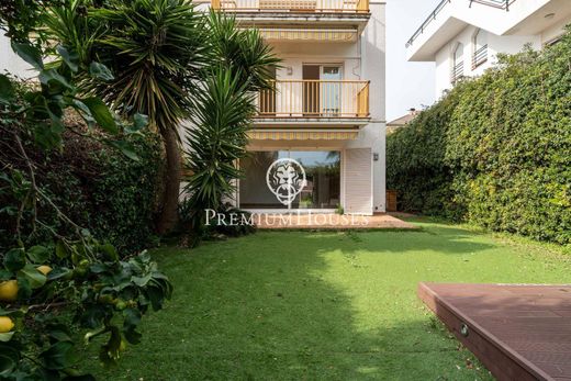 Mehrfamilienhaus in Sitges, Provinz Barcelona