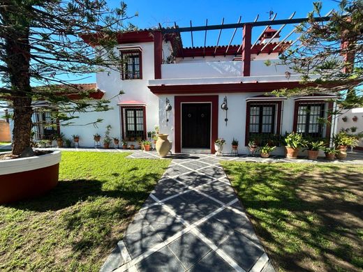 Detached House in Gelves, Province of Seville