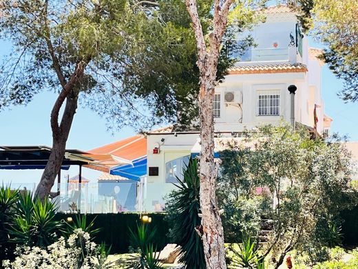 Villa in Playas de Orihuela, Alicante