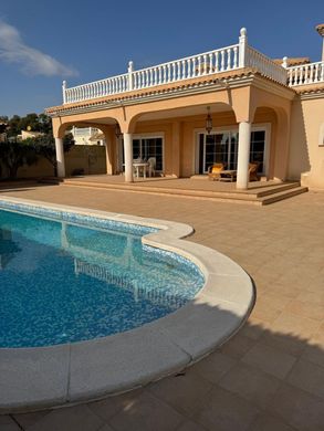 Villa in Playas de Orihuela, Alicante