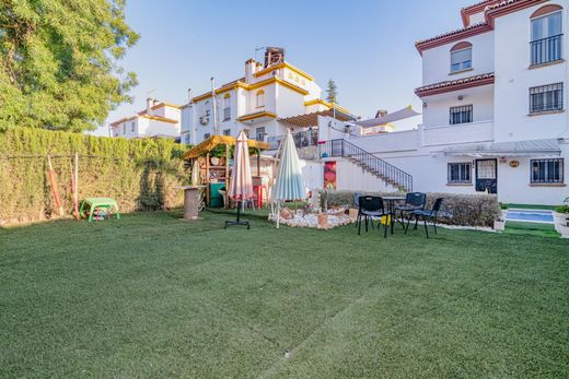 Mehrfamilienhaus in Peligros, Granada