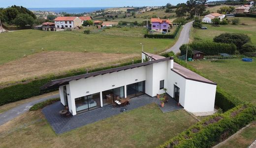 Detached House in Luanco, Province of Asturias