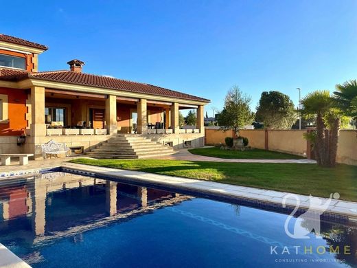 Detached House in Carbajosa de la Sagrada, Salamanca