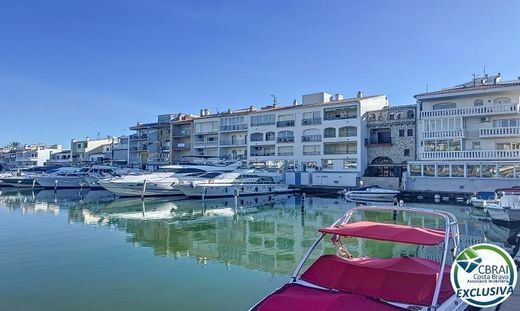 Apartment / Etagenwohnung in Empuriabrava, Provinz Girona