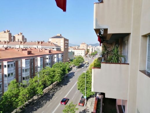 Apartment / Etagenwohnung in Girona, Provinz Girona