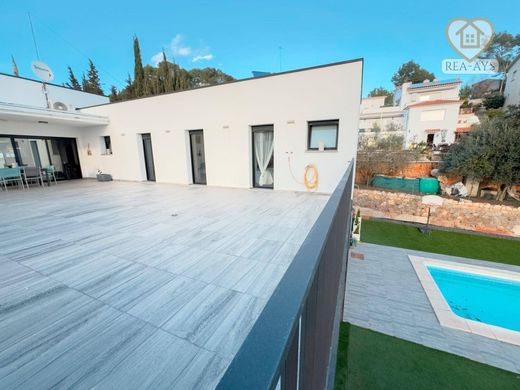 Detached House in Pallejà, Province of Barcelona