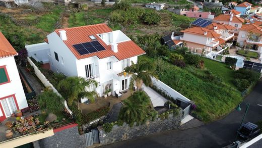 Einfamilienhaus in Caniço, Santa Cruz