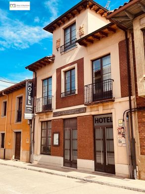 Гостиница, Mansilla de las Mulas, Provincia de León