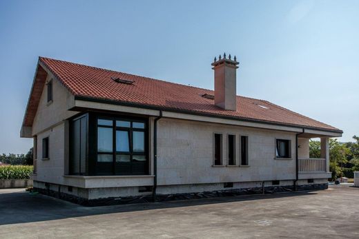 Einfamilienhaus in Amés, Provincia da Coruña