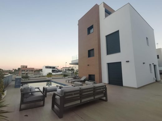 Villa in Playas de Orihuela, Alicante