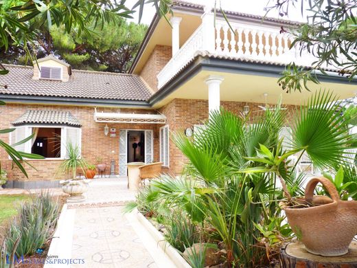 Detached House in Carmona, Province of Seville