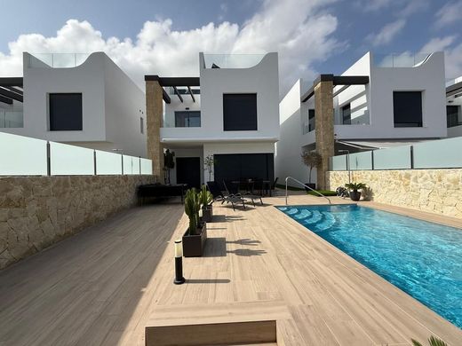 Villa in Playas de Orihuela, Alicante