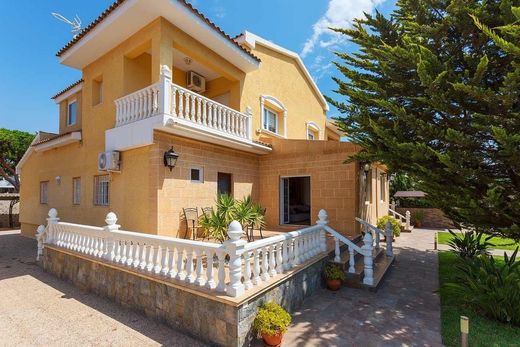 Villa in Playas de Orihuela, Alicante