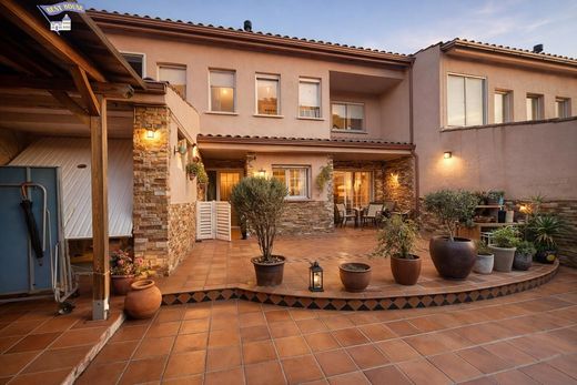 Luxury home in Santa Perpètua de Mogoda, Province of Barcelona
