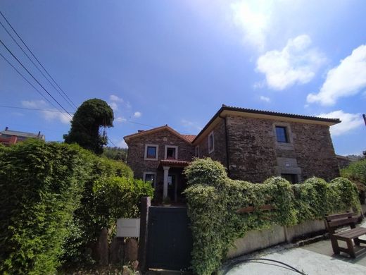 Einfamilienhaus in Fene, Provincia da Coruña