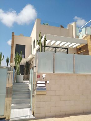 Villa in Playas de Orihuela, Alicante
