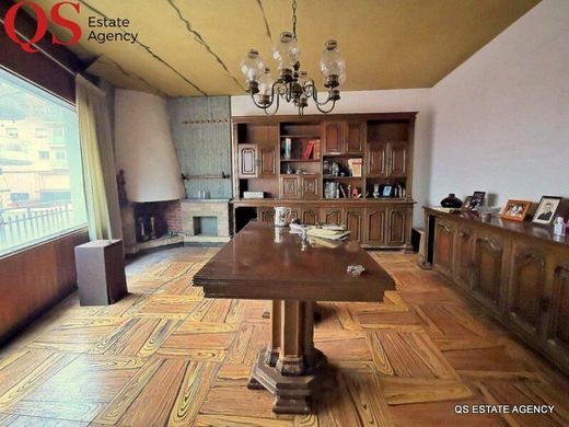 Mehrfamilienhaus in Blanes, Provinz Girona