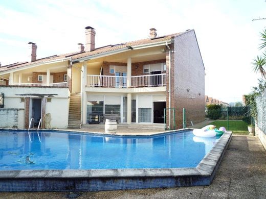 Casa di lusso a Santa Cruz de Bezana, Provincia de Cantabria