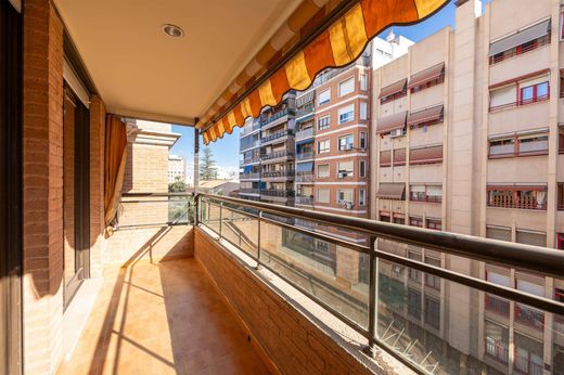 Apartment / Etagenwohnung in Alicante, Provinz Valencia