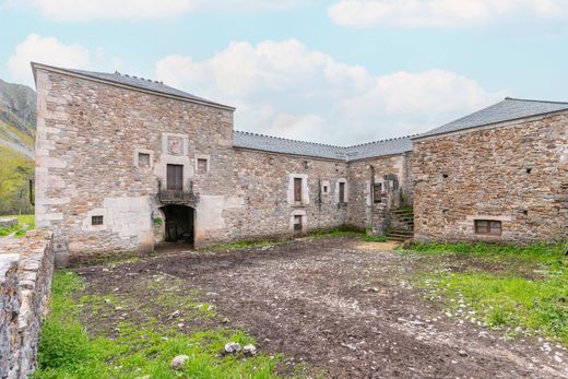 Luxury home in Cabrillanes, Leon