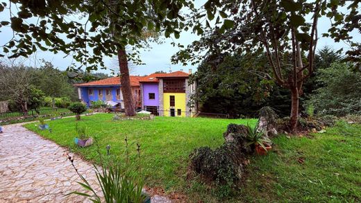 ﻣﻨﺰﻝ ﺭﻳﻔﻲ/ ﺑﻴﺖ ﻤﺰﺭﻋﺔ ﻓﻲ Llanes, Province of Asturias