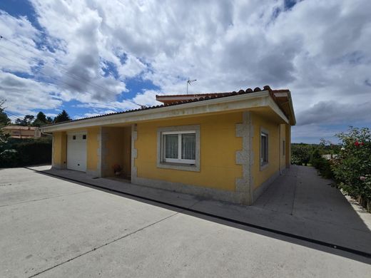 Einfamilienhaus in Cambre, Provincia da Coruña