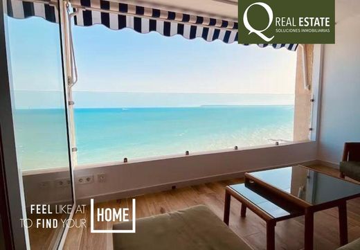 Apartment / Etagenwohnung in Alicante, Provinz Valencia