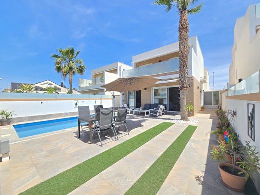 Villa in Pilar de la Horadada, Alicante
