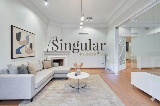 Apartment / Etagenwohnung in Barcelona, Provinz Barcelona