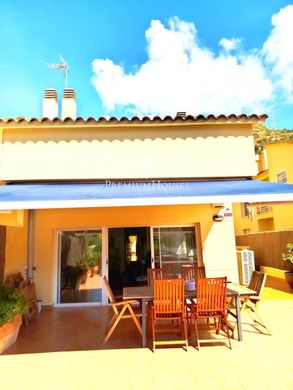 Mehrfamilienhaus in Sitges, Provinz Barcelona