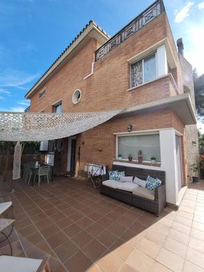 Luxus-Haus in Castelldefels, Provinz Barcelona