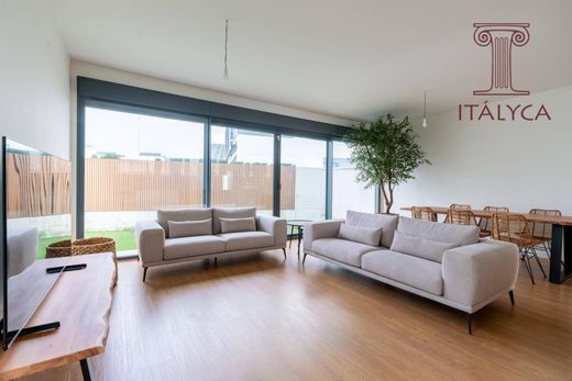 Semidetached House in Mairena del Aljarafe, Province of Seville