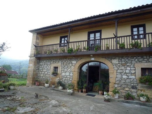 타운 하우스 / Término, Provincia de Cantabria