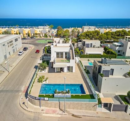 Villa in Playas de Orihuela, Alicante