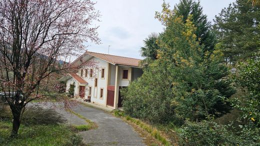 Detached House in Zaratamo, Biscay