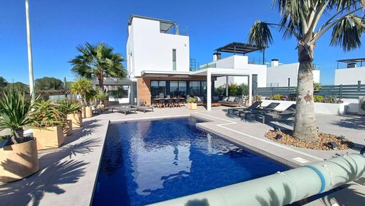 Villa in Los Montesinos, Alicante
