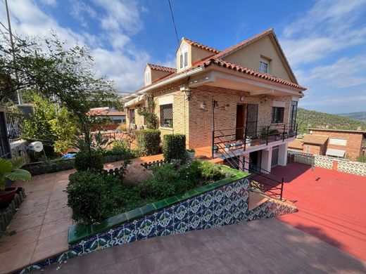 Luxus-Haus in Santa Coloma de Cervelló, Provinz Barcelona
