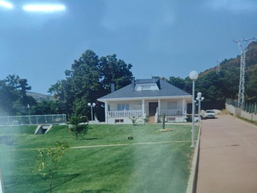 Detached House in Congosto, Leon