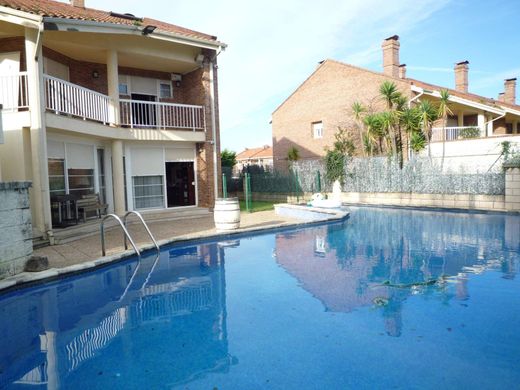 Casa di lusso a Santa Cruz de Bezana, Provincia de Cantabria