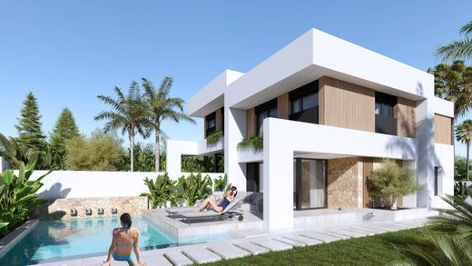 Villa in Playas de Orihuela, Alicante