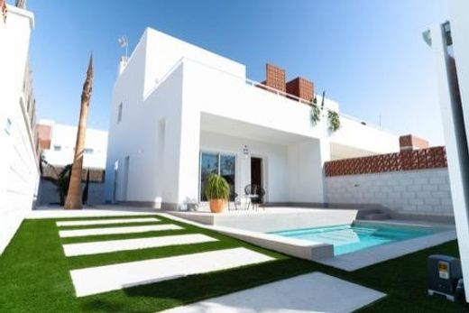Villa in Pilar de la Horadada, Alicante