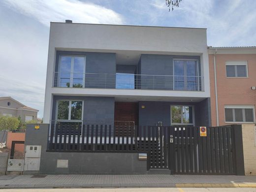 Luxus-Haus in Almansa, Albacete