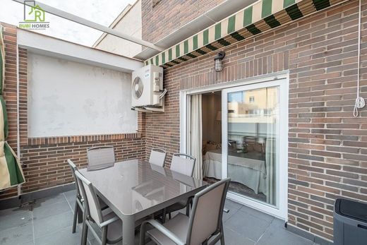 Apartment / Etagenwohnung in Granada, Andalusien