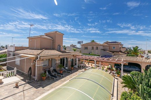 Villa in Playas de Orihuela, Alicante